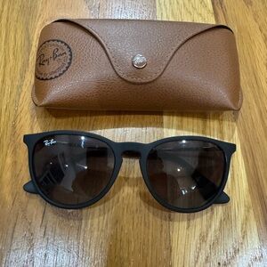 Ray-Ban Matte Black Sunglasses with Brown Case